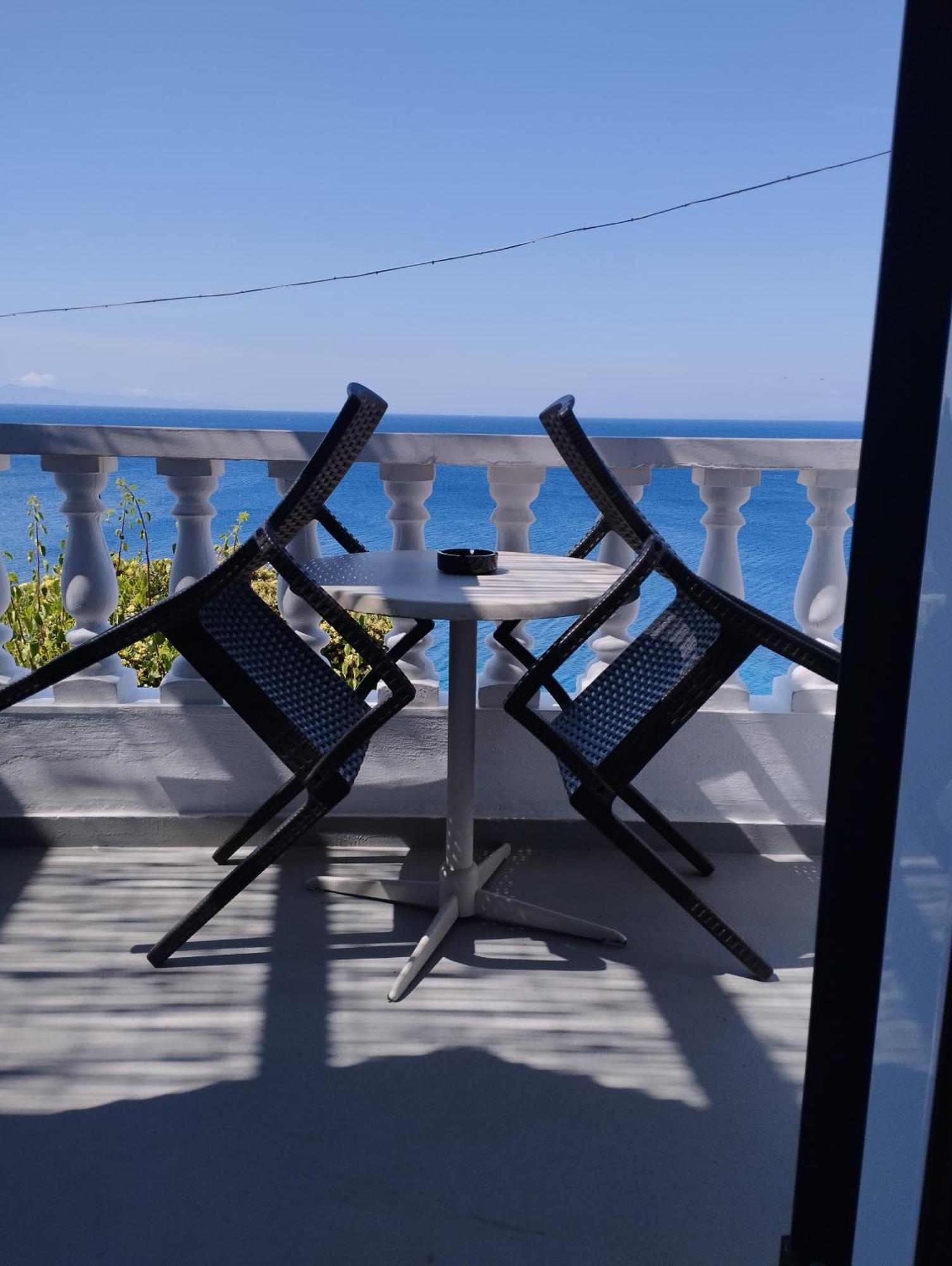 Marisini Sea View Aparthotel Batsi  Room photo