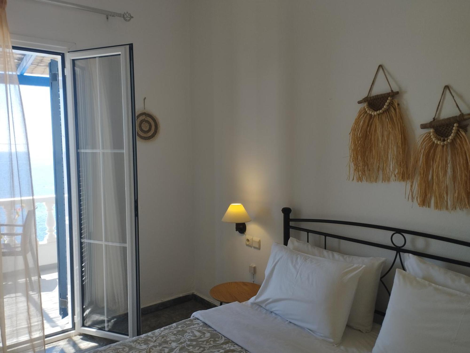 Marisini Sea View Aparthotel Batsi  Exterior photo