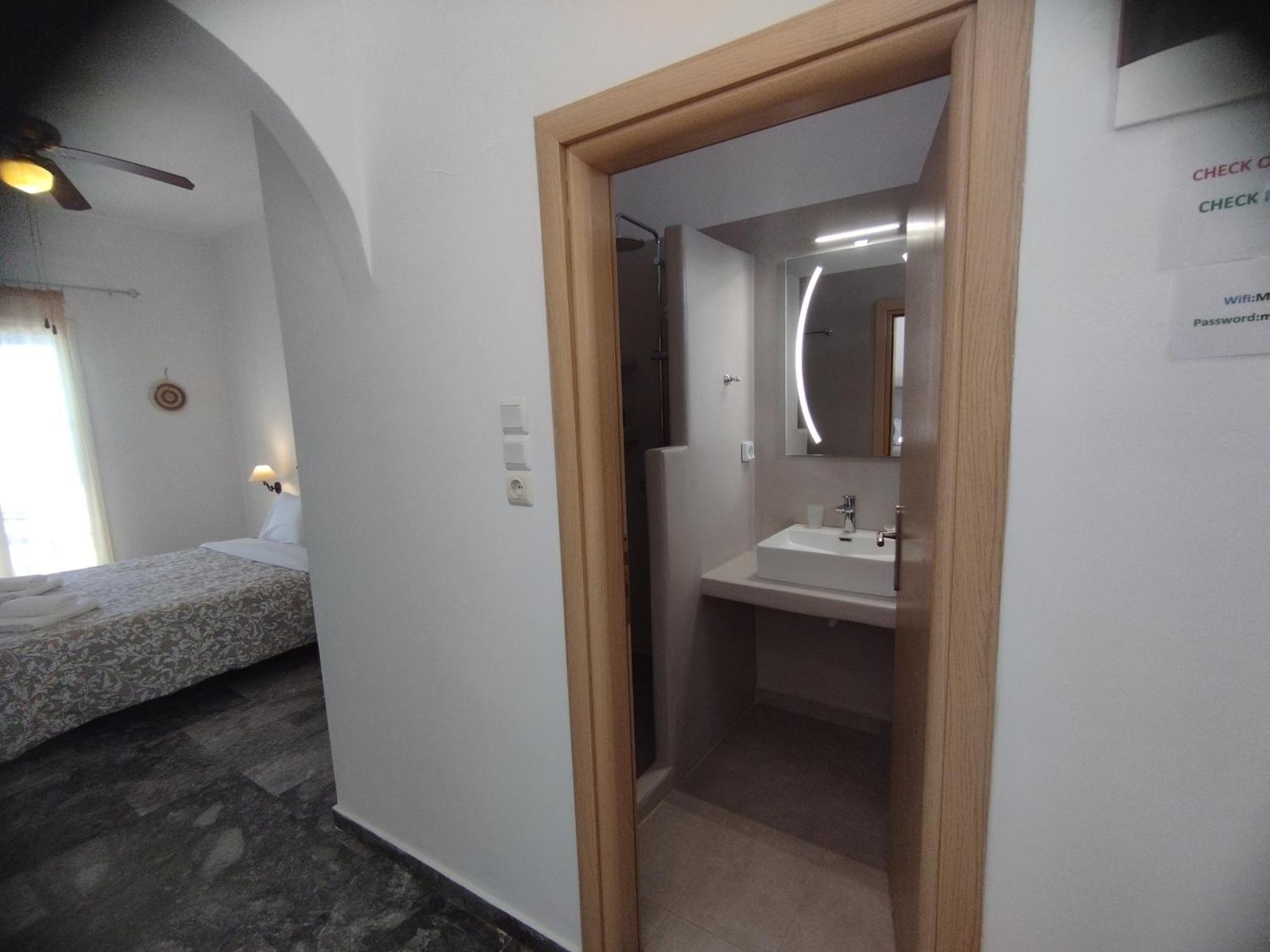 Marisini Sea View Aparthotel Batsi  Exterior photo