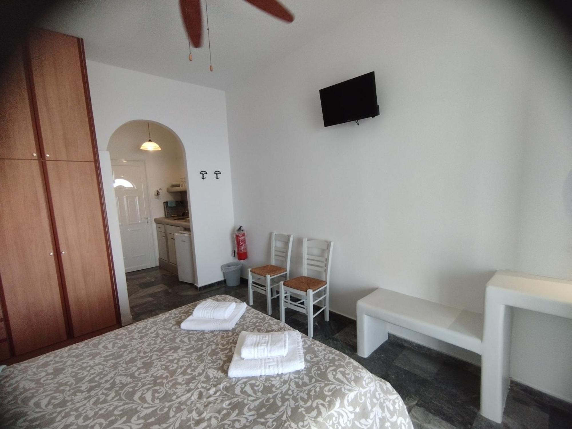 Marisini Sea View Aparthotel Batsi  Exterior photo