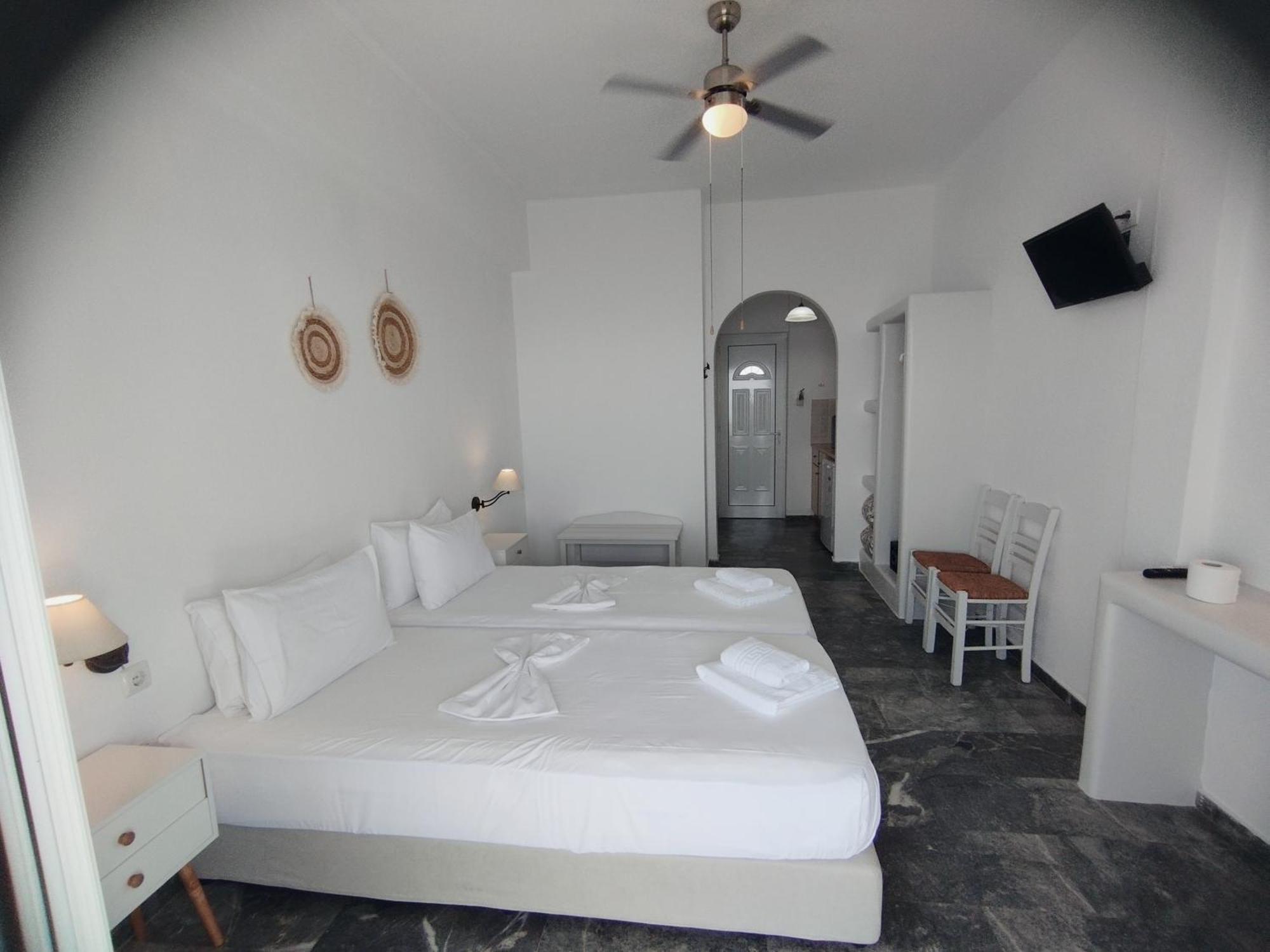 Marisini Sea View Aparthotel Batsi  Exterior photo