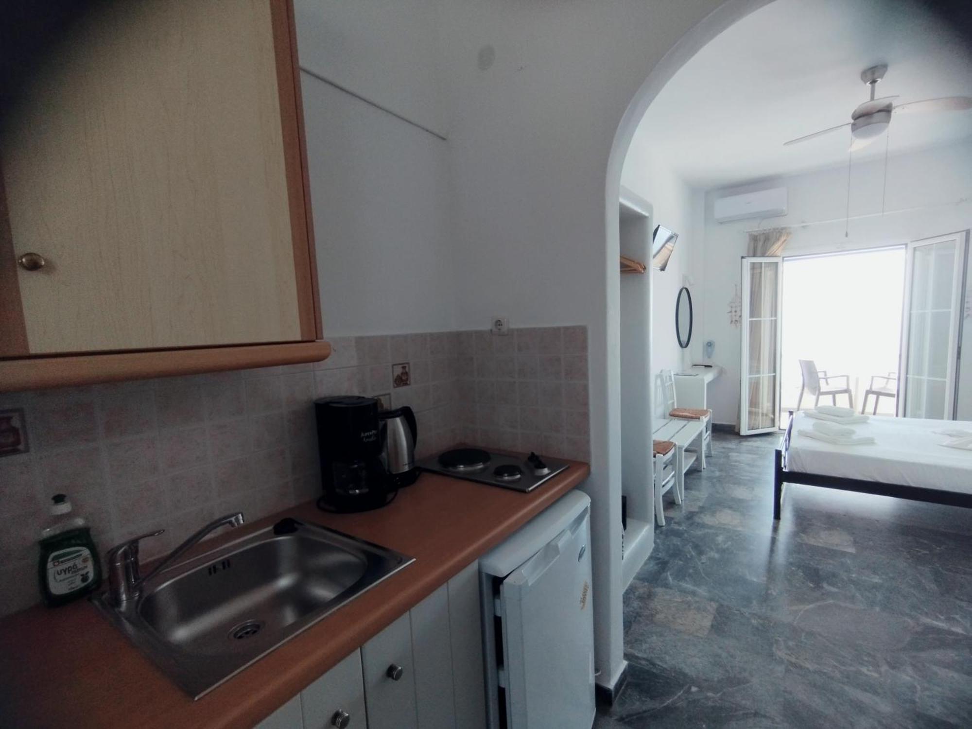Marisini Sea View Aparthotel Batsi  Exterior photo