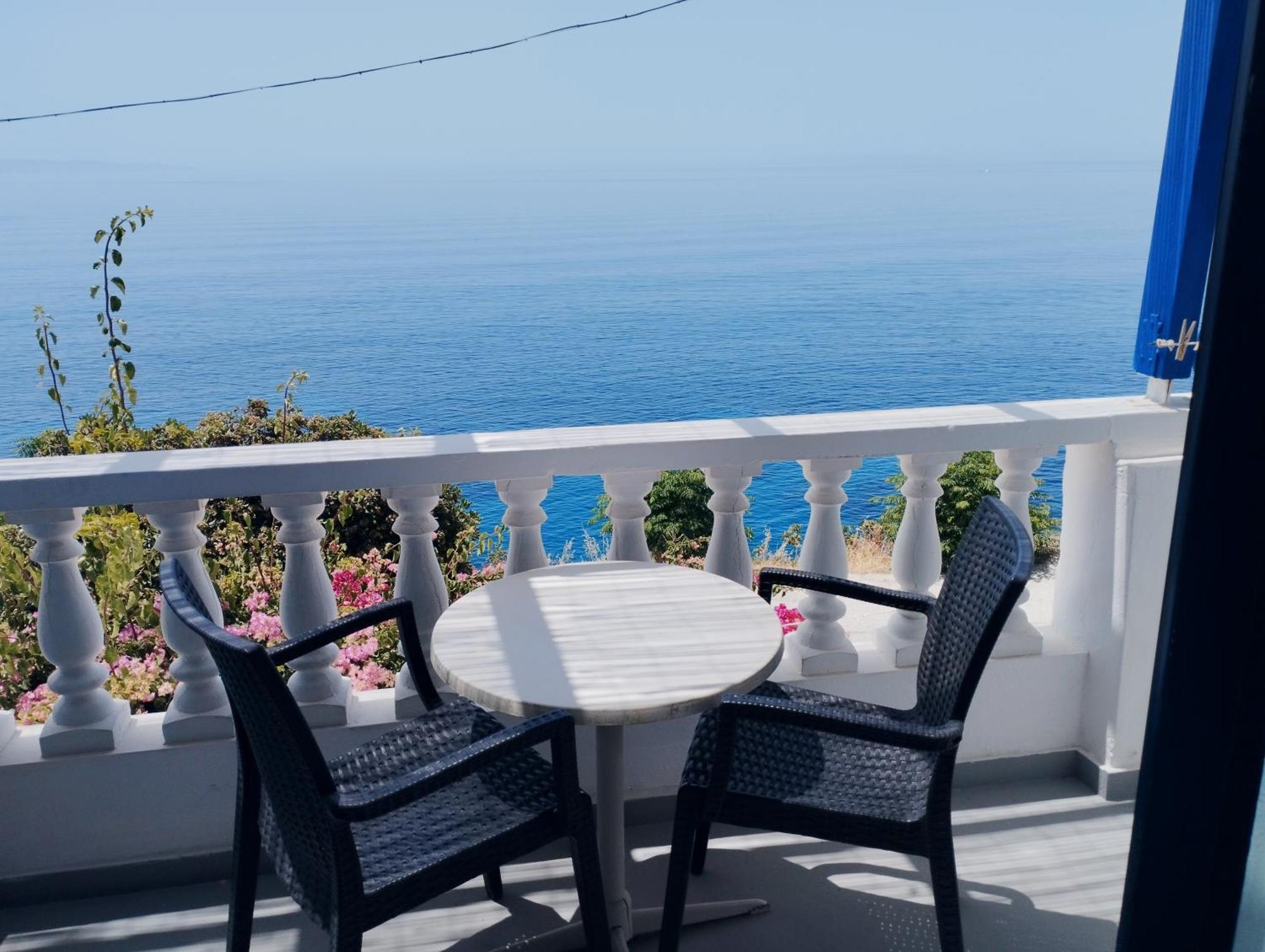 Marisini Sea View Aparthotel Batsi  Exterior photo