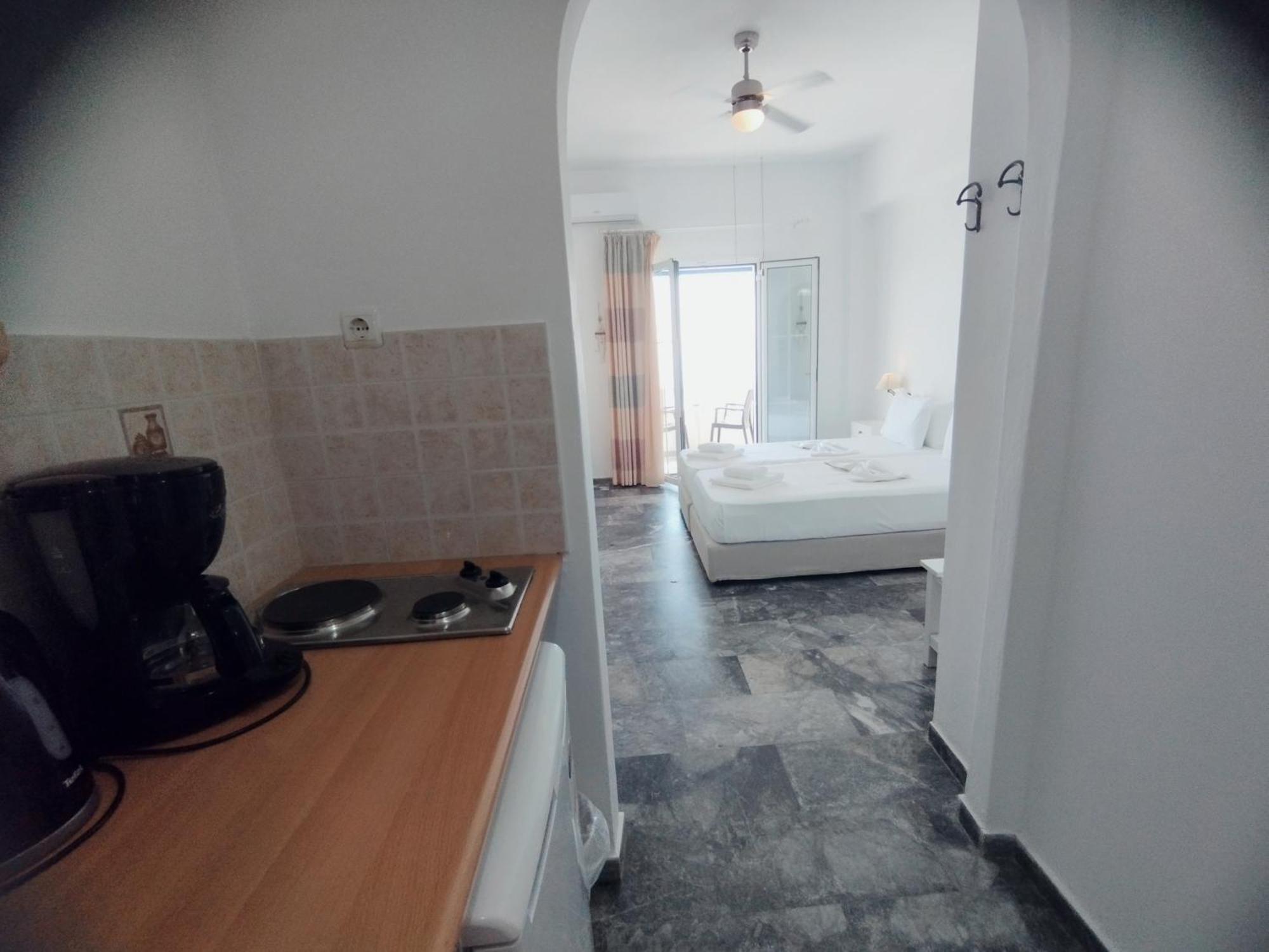 Marisini Sea View Aparthotel Batsi  Exterior photo